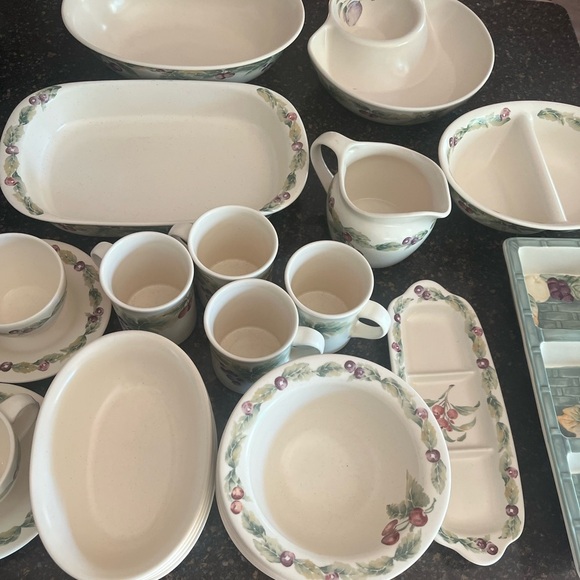 Pfaltzgraff Jamberry Large Rectangular Lasagna Baker - Picture 12 of 12